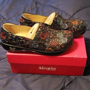 Alegria Nursing Shoes size 12 wide 42 wide